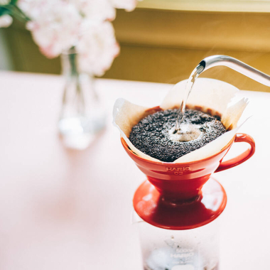 PHỄU LỌC V60 : Nghệ thuật pha cà phê từ xứ sở Hoa Anh Đào